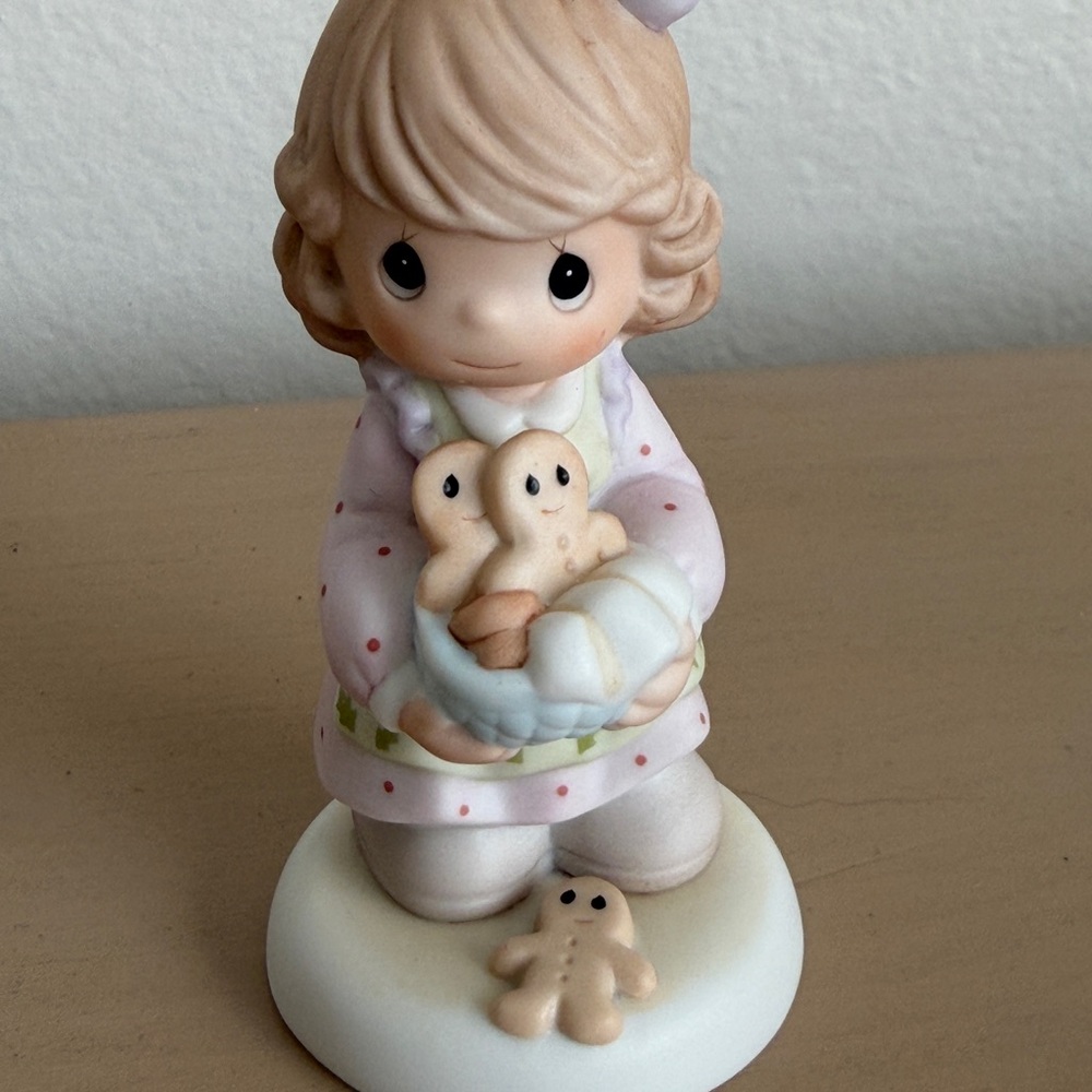 Precious Moments “Bakin the Holidays sweeter “ Collectible Figurine
